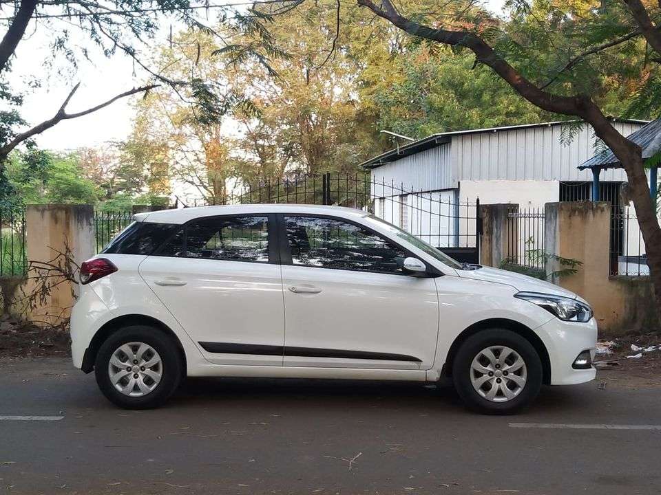 2069-for-sale-Hyundai-i20-Petrol-First-Owner-2016-TN-registered-rs-640000