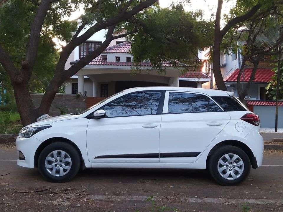 2069-for-sale-Hyundai-i20-Petrol-First-Owner-2016-TN-registered-rs-640000