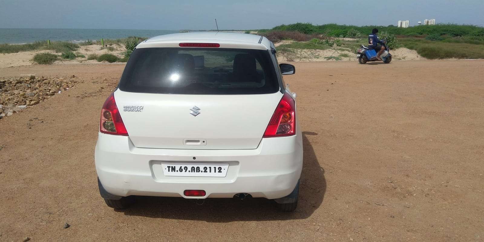 2079-for-sale-Maruthi-Suzuki-Swift-Petrol-Third-Owner-2010-TN-registered-rs-305000
