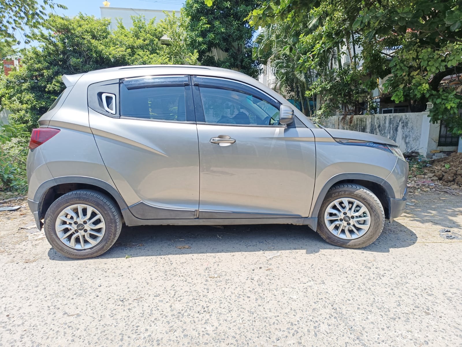 4290-for-sale-Mahindra-KUV-100-Diesel-First-Owner-2016-TN-registered-rs-375000