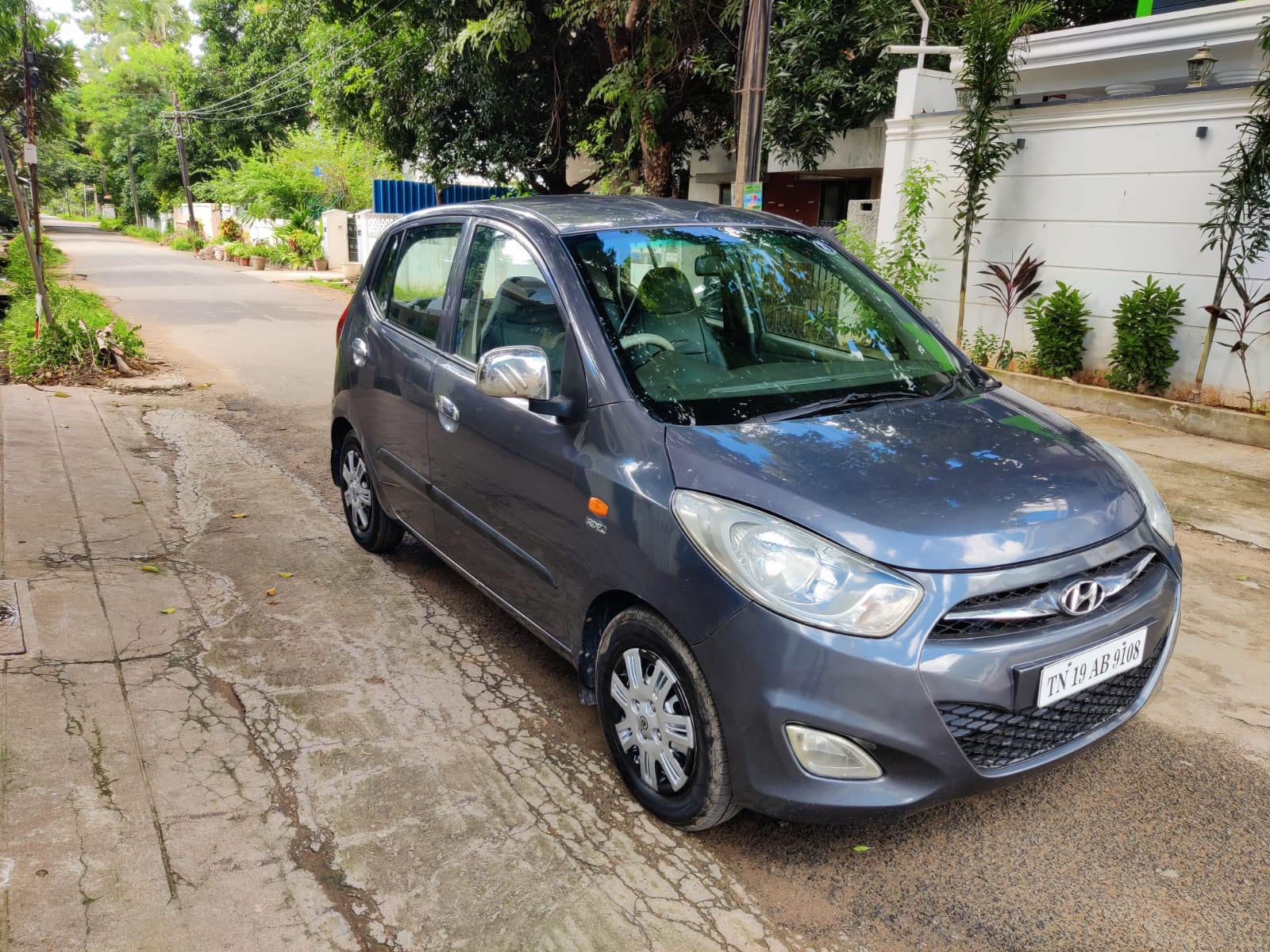 5147-for-sale-Hyundai-i10-Petrol-Second-Owner-2016-TN-registered-rs-310000