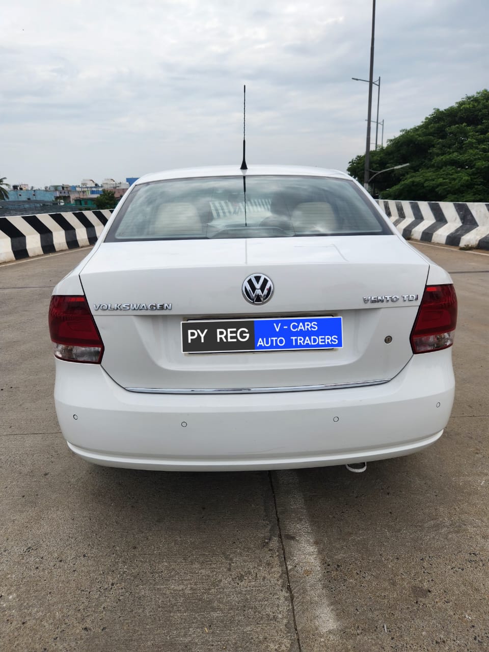 8009-for-sale-Volks-Wagen-Vento-Diesel-First-Owner-2011-PY-registered-rs-375000