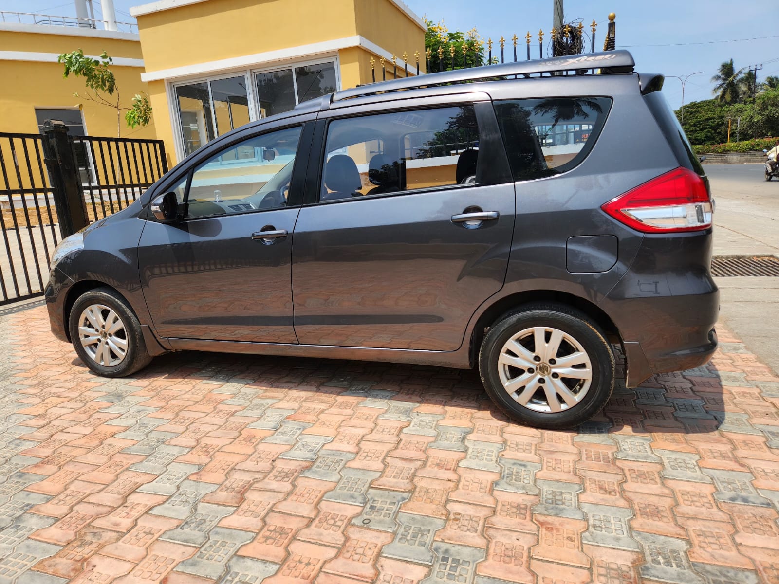 8011-for-sale-Maruthi-Suzuki-Ertiga-Diesel-First-Owner-2017-PY-registered-rs-850000